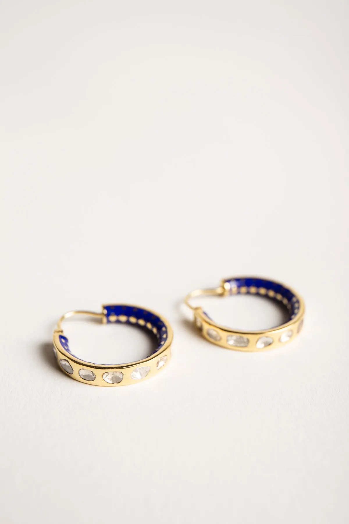 AMRAPALI LONDON | 18K YELLOW GOLD ENAMEL DIAMOND HOOP EARRINGS