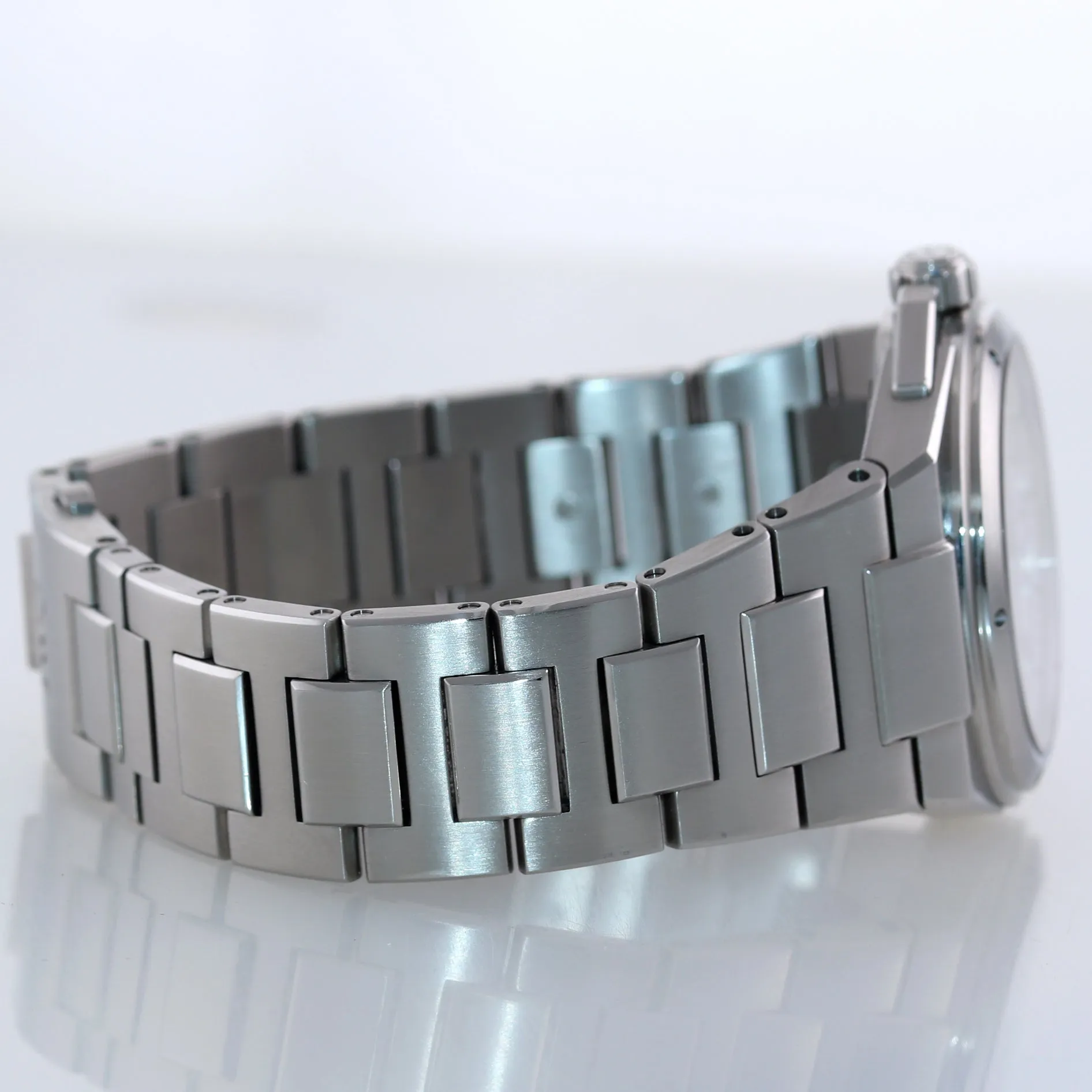 MINT IWC Ingenieur White 40mm Stainless Steel Date  IW323904 3239 3239-04 Watch
