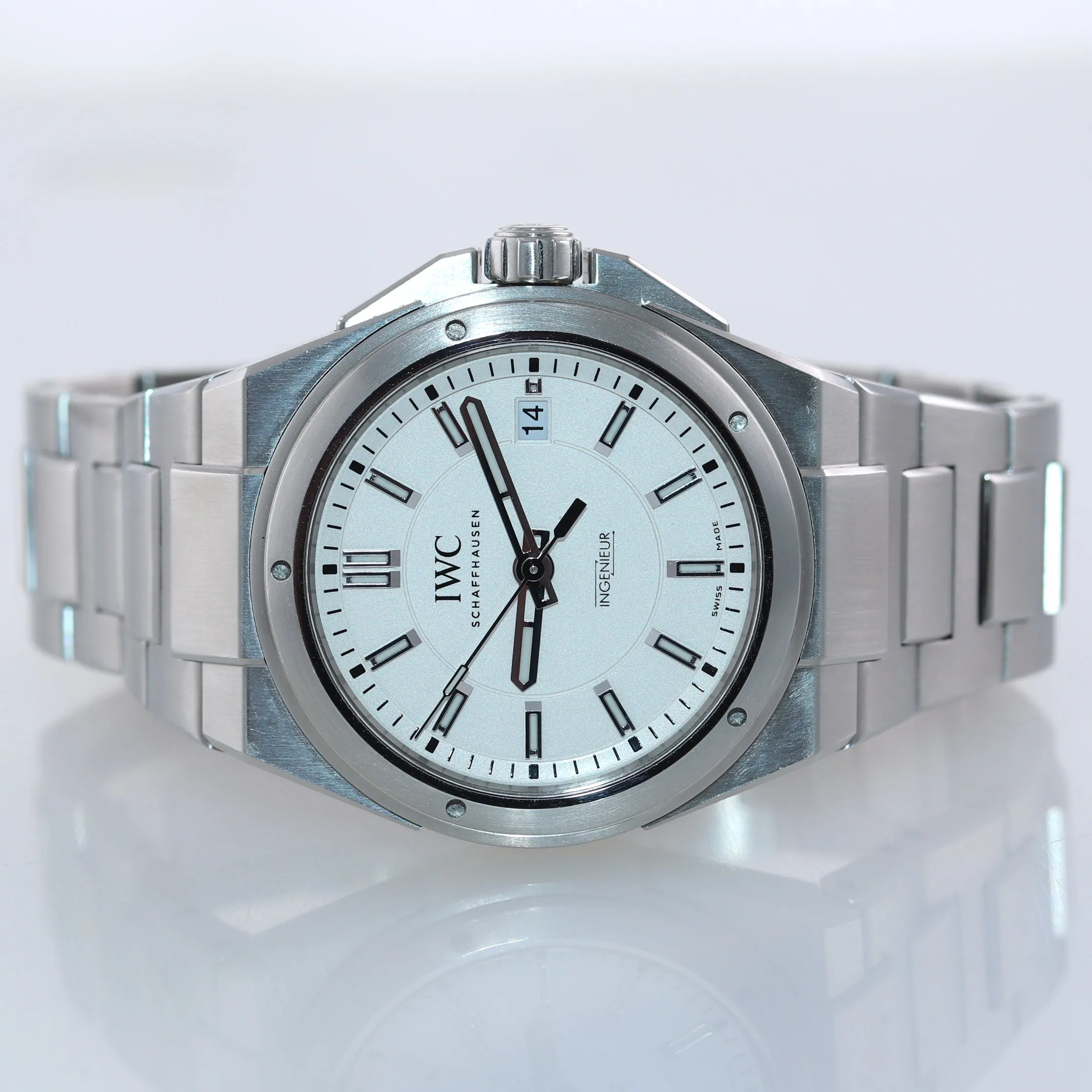 MINT IWC Ingenieur White 40mm Stainless Steel Date  IW323904 3239 3239-04 Watch