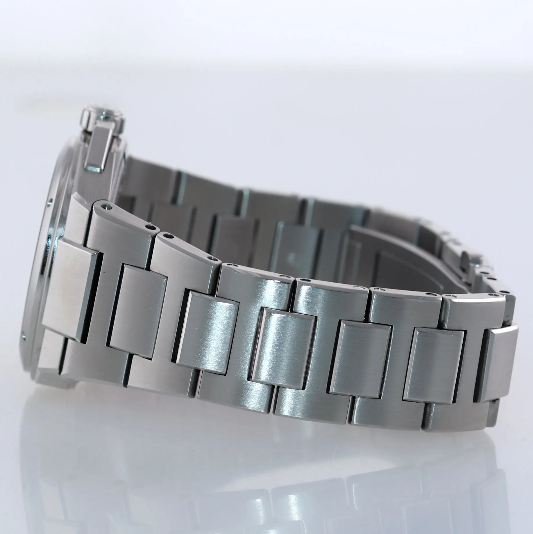 MINT IWC Ingenieur White 40mm Stainless Steel Date  IW323904 3239 3239-04 Watch
