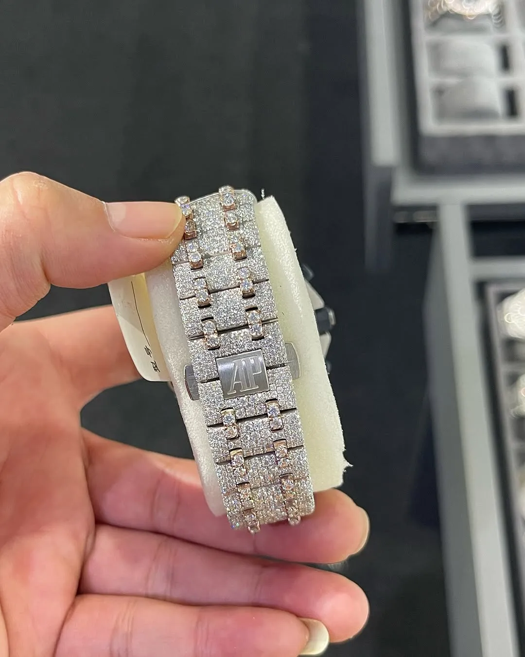 MOISSANITE AP WATCH | AUDEMARS PIGUET ROYALOAK BUSTDOWN W 233