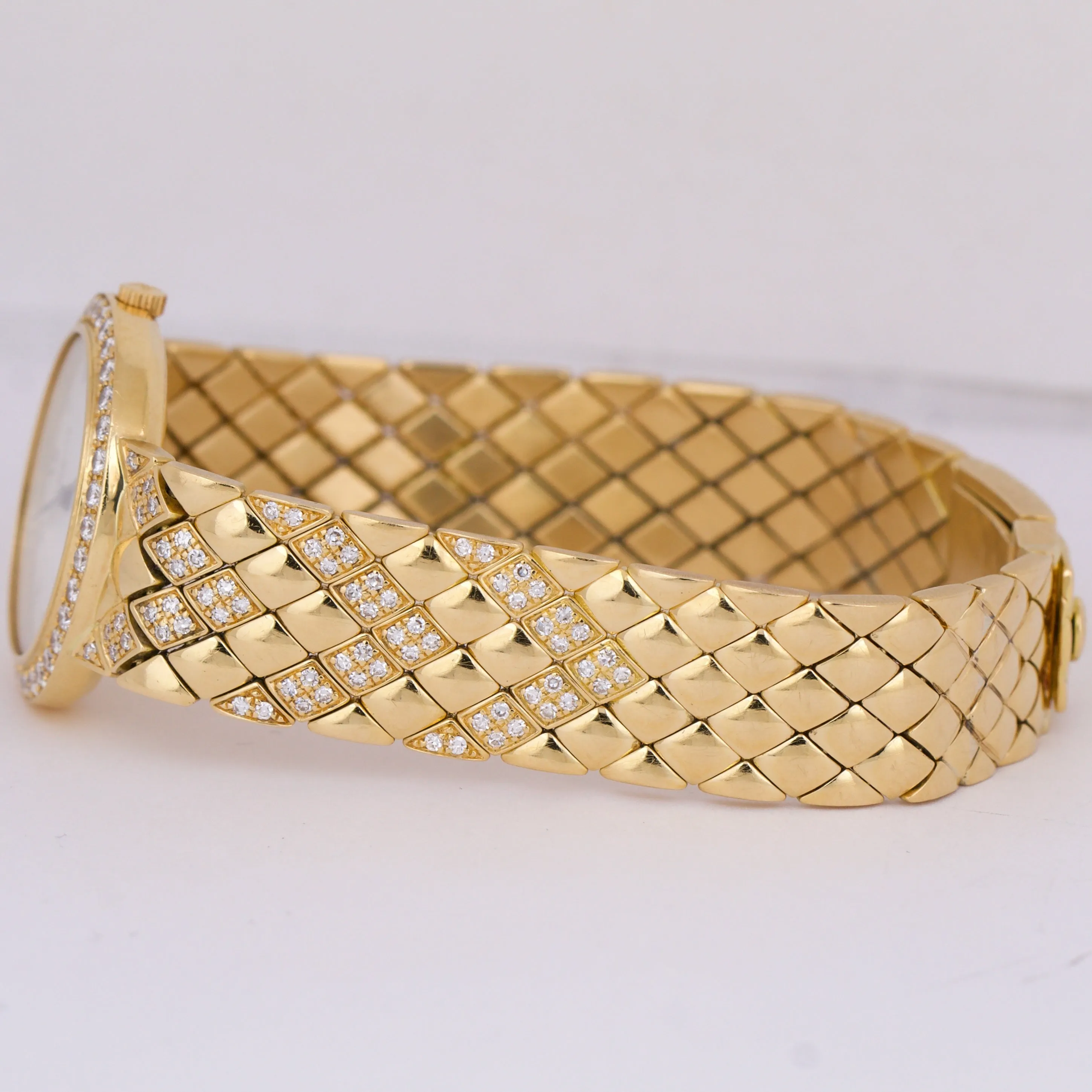 Patek Philippe Calatrava White DIAMOND 18K Yellow Gold 25mm Quartz Watch 4820